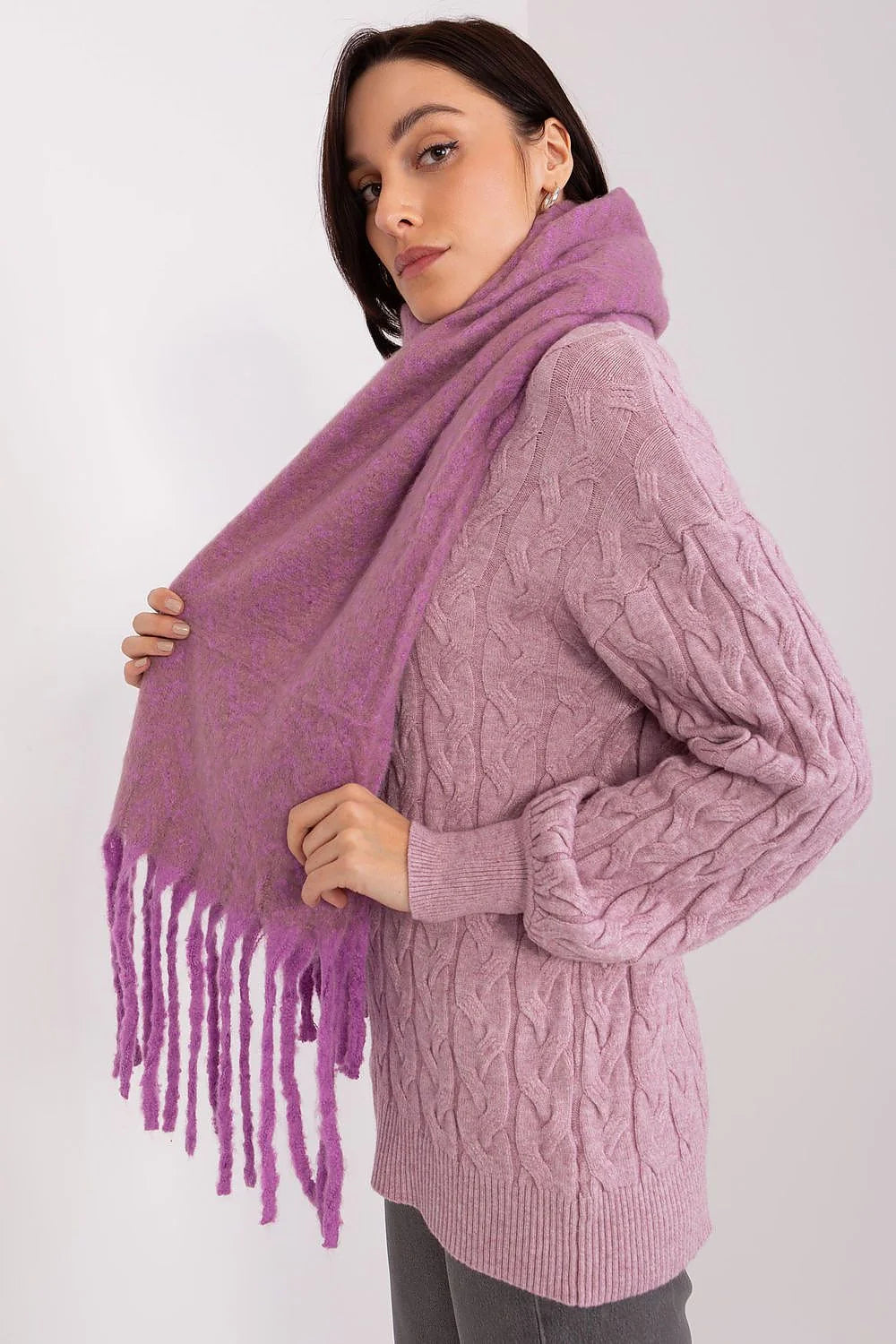 écharpe femme oversize châle long franges mohair laine mélangée duveteuse moelleuse chaude enveloppante géométrique lilas dégradée cosy élégante tendance polyvalente