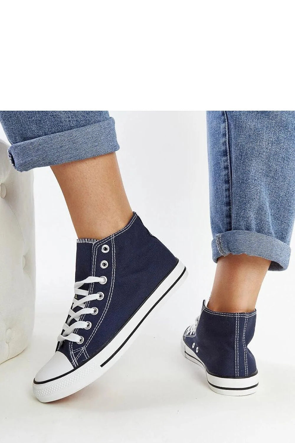 Baskets montantes femme style classique décontracté couleur bleu marine toile caoutchouc semelle adhérente lacets contrastants