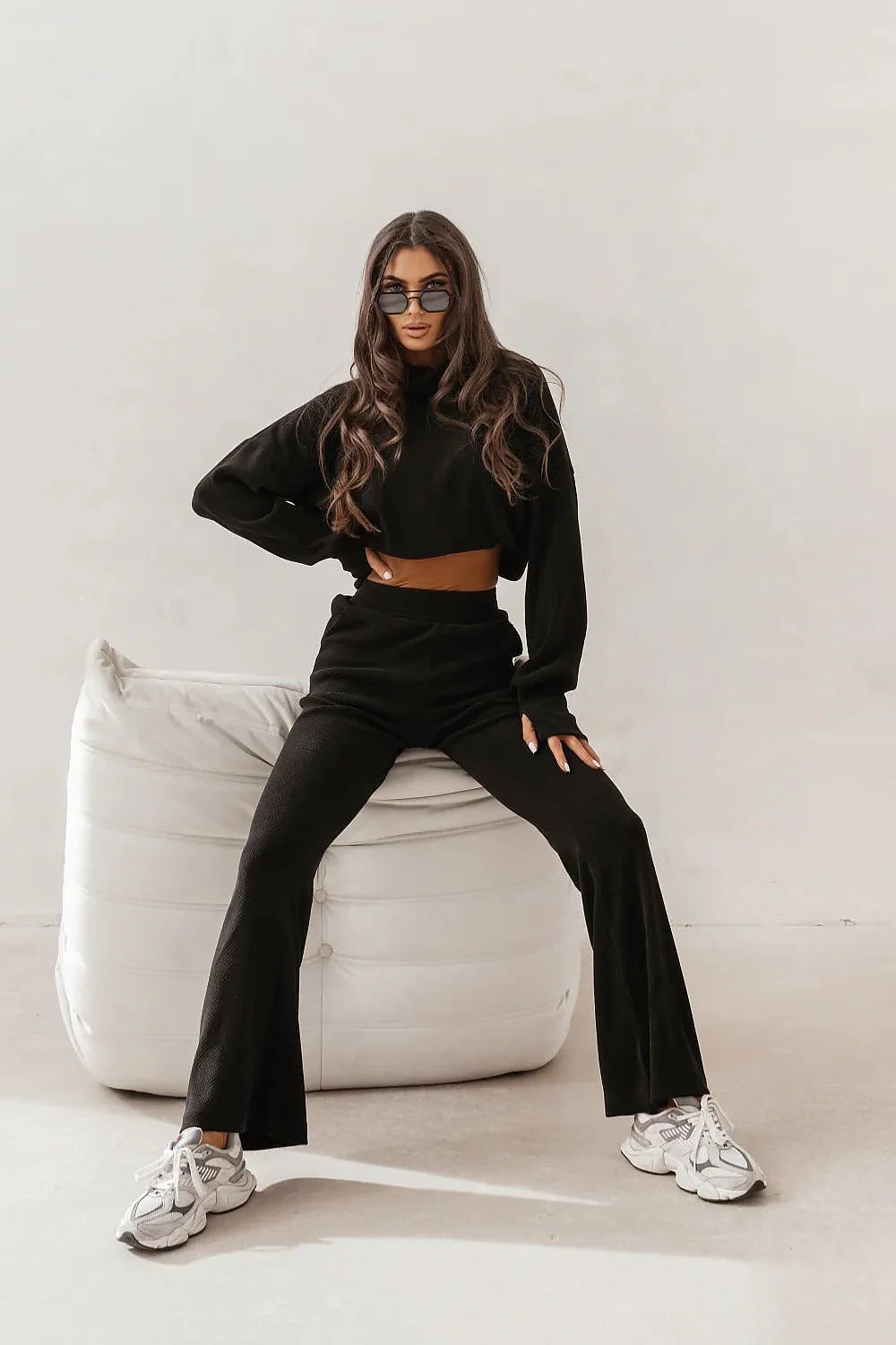 ensemble PRIAH noir femme pull court cropped col montant manches bouffantes pantalon taille haute jambes larges maille côtelée douce confortable