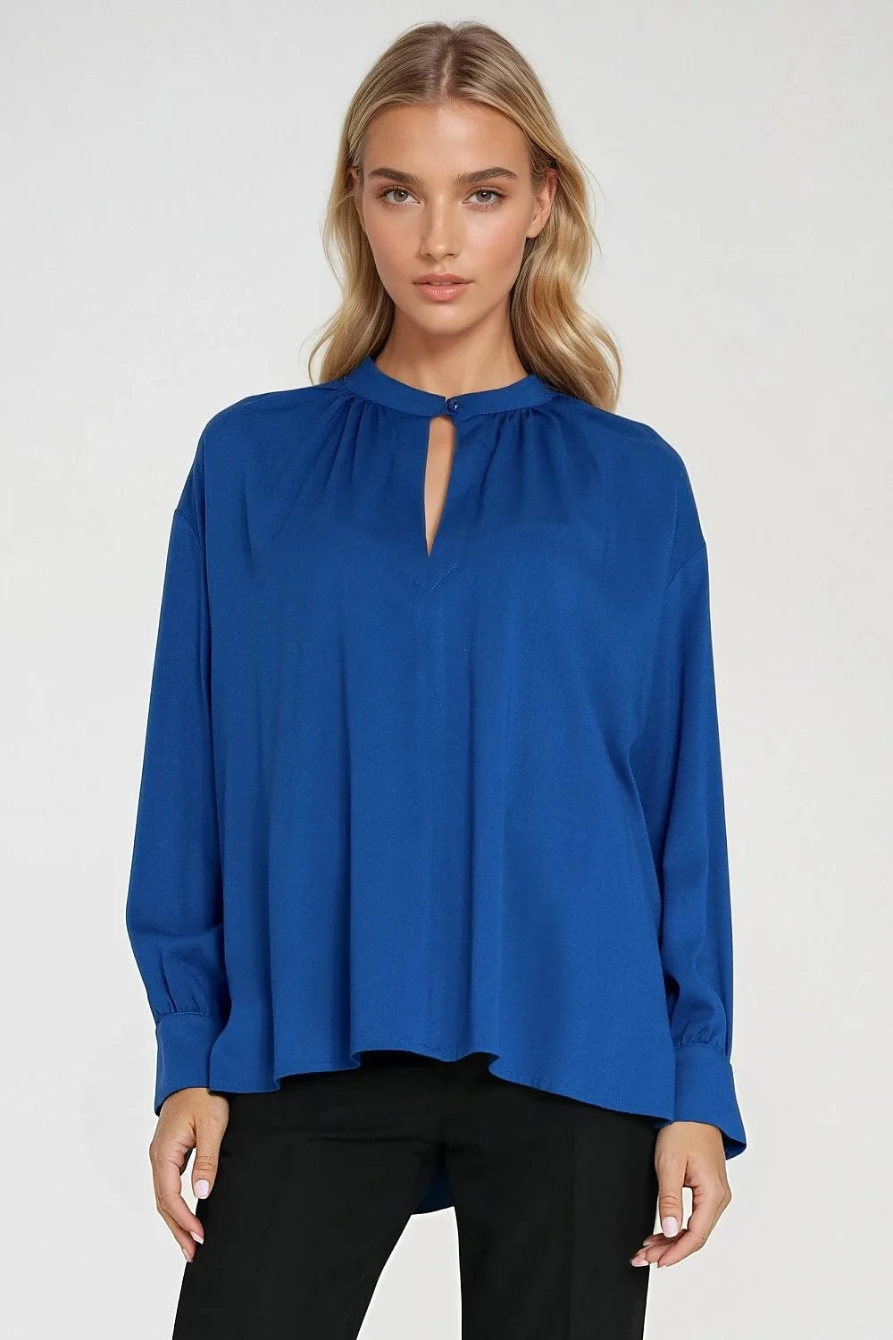 chemisier oversize viscose légère fluide crêpe bleu roi décolleté goutte bouton col officier fronces poignets boutonnés coupe ample