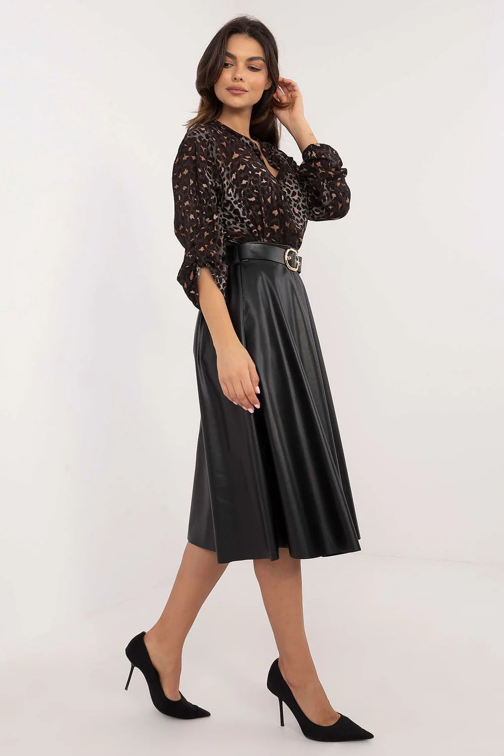 Jupe Italy Moda en cuir synthétique, style évasé, taille haute, motif animal, escarpins noirs, occasionnels, femmes