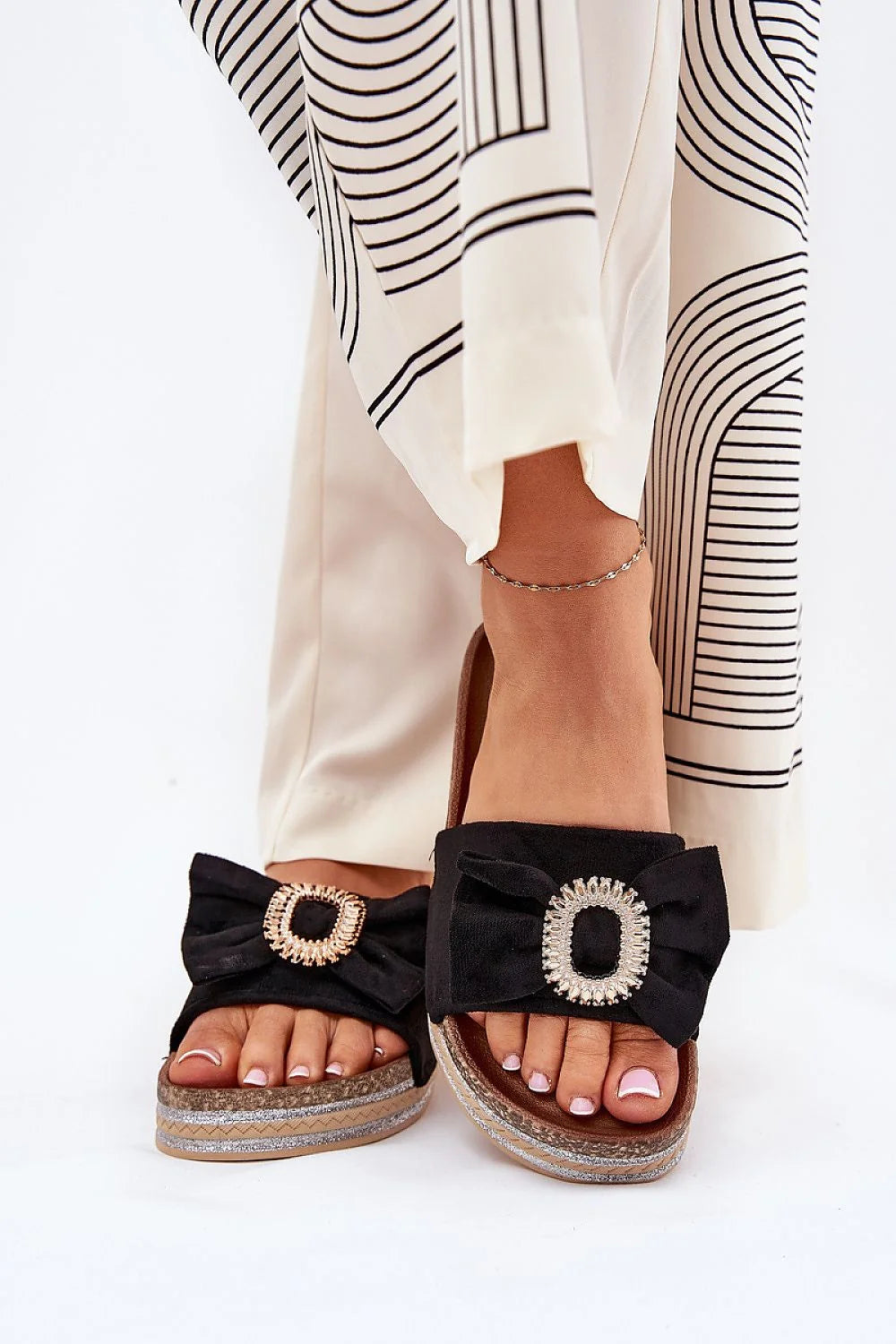 mules plateforme pailletée nœud décoratif noir suédé écologique femme été élégant broche strass pierres brillantes semelle corde confortable slipon