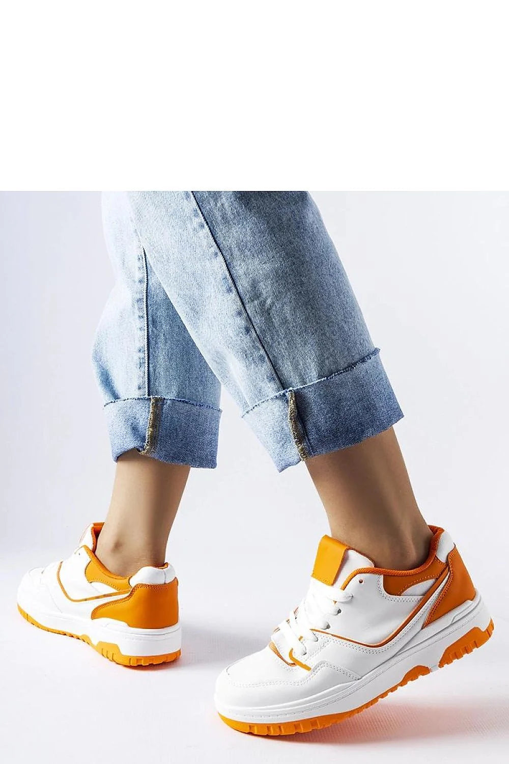 baskets Solea blanches orange basses femme rétro sport chunky silhouette semelle crantée caoutchouc tige synthétique lacets col rembourré