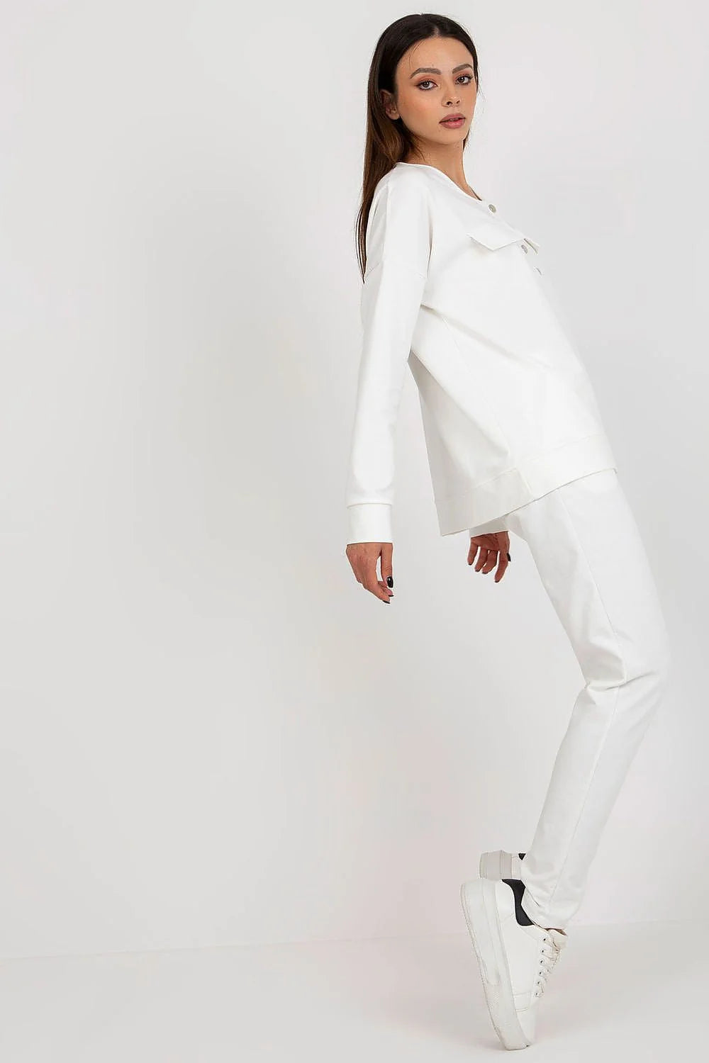 ensemble Lakerta féminin blanc coton élasthanne sweat oversize col rond pressions poches poitrine jogger slim taille élastique molleton confortable minimaliste
