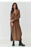 robe pull longue côtelée maille oversize marron camel colV profond manches longues bordcôtes ourlet fentes latérales coupe droite chaude confortable