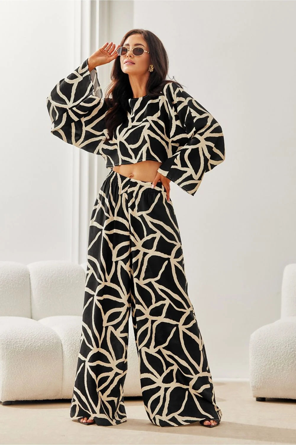 Tenue féminine Roco Fashion deux pièces pantalon haut jambes larges motif animalier couleurs noires beige matières fluides occasion été