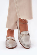 Chaussures basses élégantes pour femmes, cuir naturel, design raffiné, détails métalliques, confort optimal, style intemporel