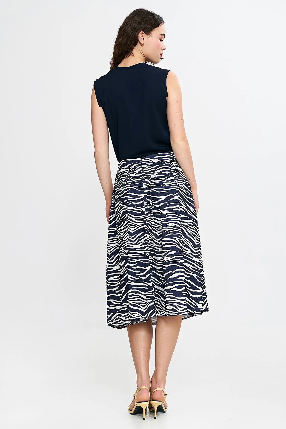 Ensemble femme haut sans manches en V jupe midi zébrée polyester viscose bleu marine noir blanc coupe évasée occasion semi-formelle