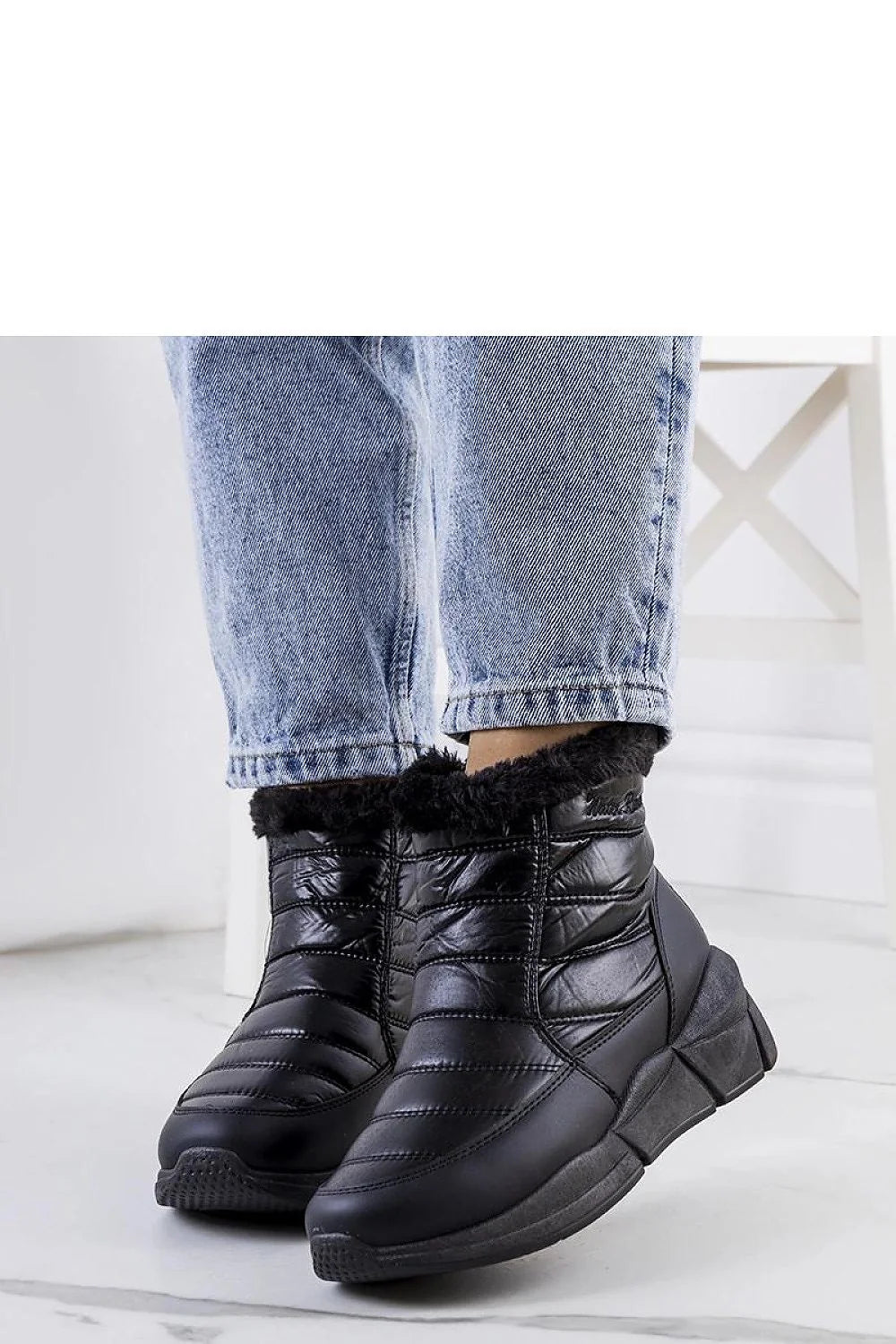 Bottines d'hiver pour femmes, design moderne, cuir écologique, fourrure synthétique, semelle anti-dérapante, fermeture éclair, noir, confort hiver