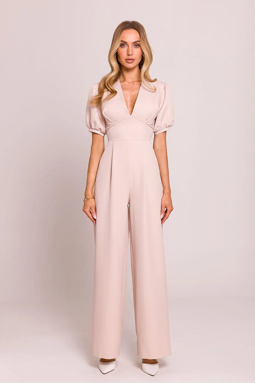 Combinaison élégante pour femmes beige pâle coupe moderne décolleté en V manches ballon taille cintrée jambes larges occasions habillées