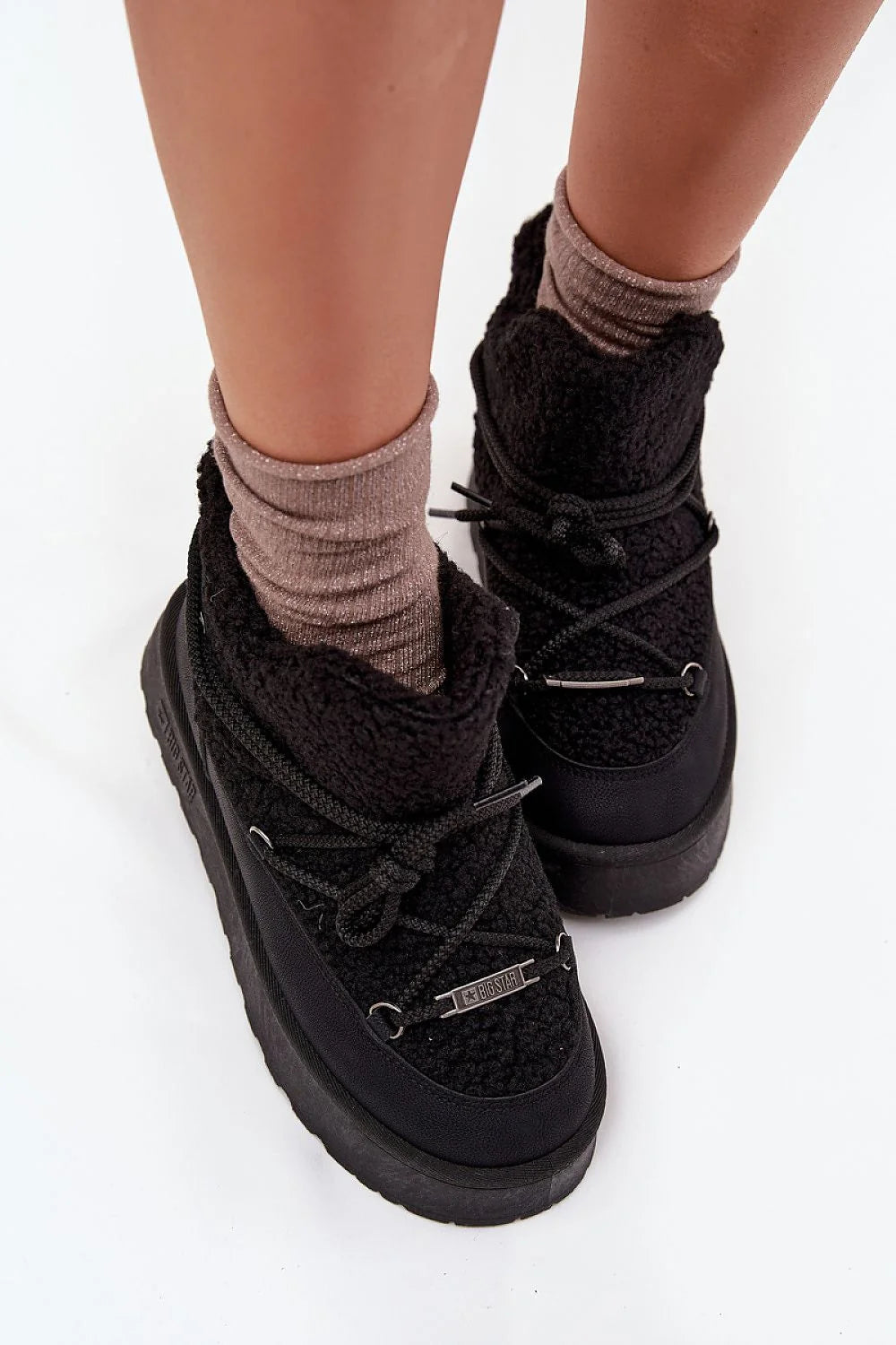 bottes neige femme cuir écologique fourrure mouton sherpa noir cocooning urbain mi cheville laçage œillets semelle plateforme caoutchouc