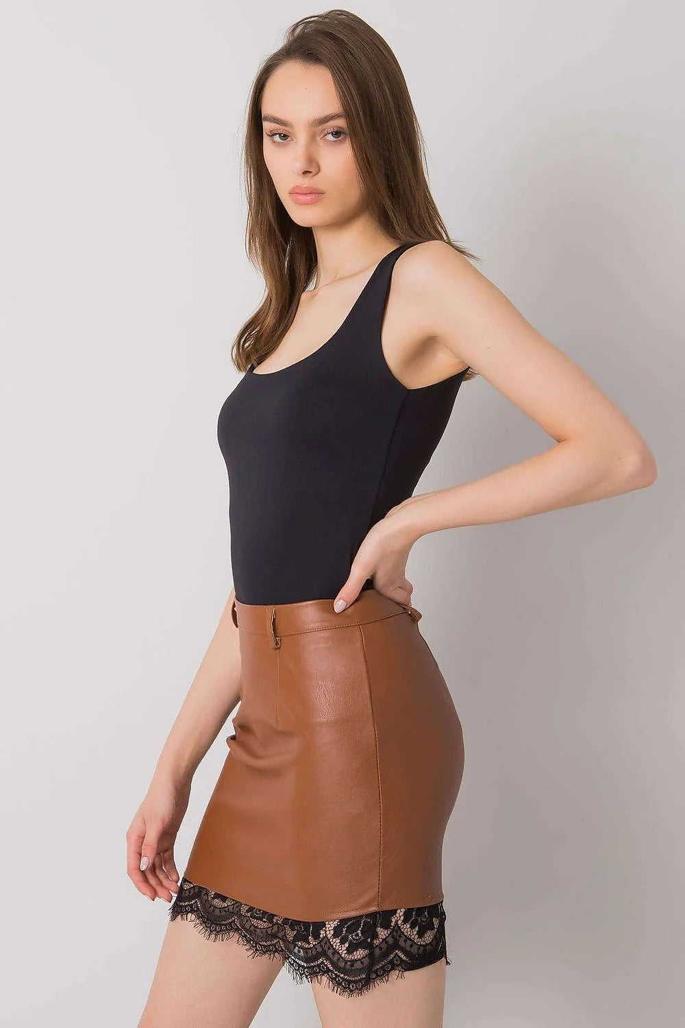 Jupe courte cuir écologique dentelle noire élégante ajustable mode femmes occasions semi-formelles et décontractées