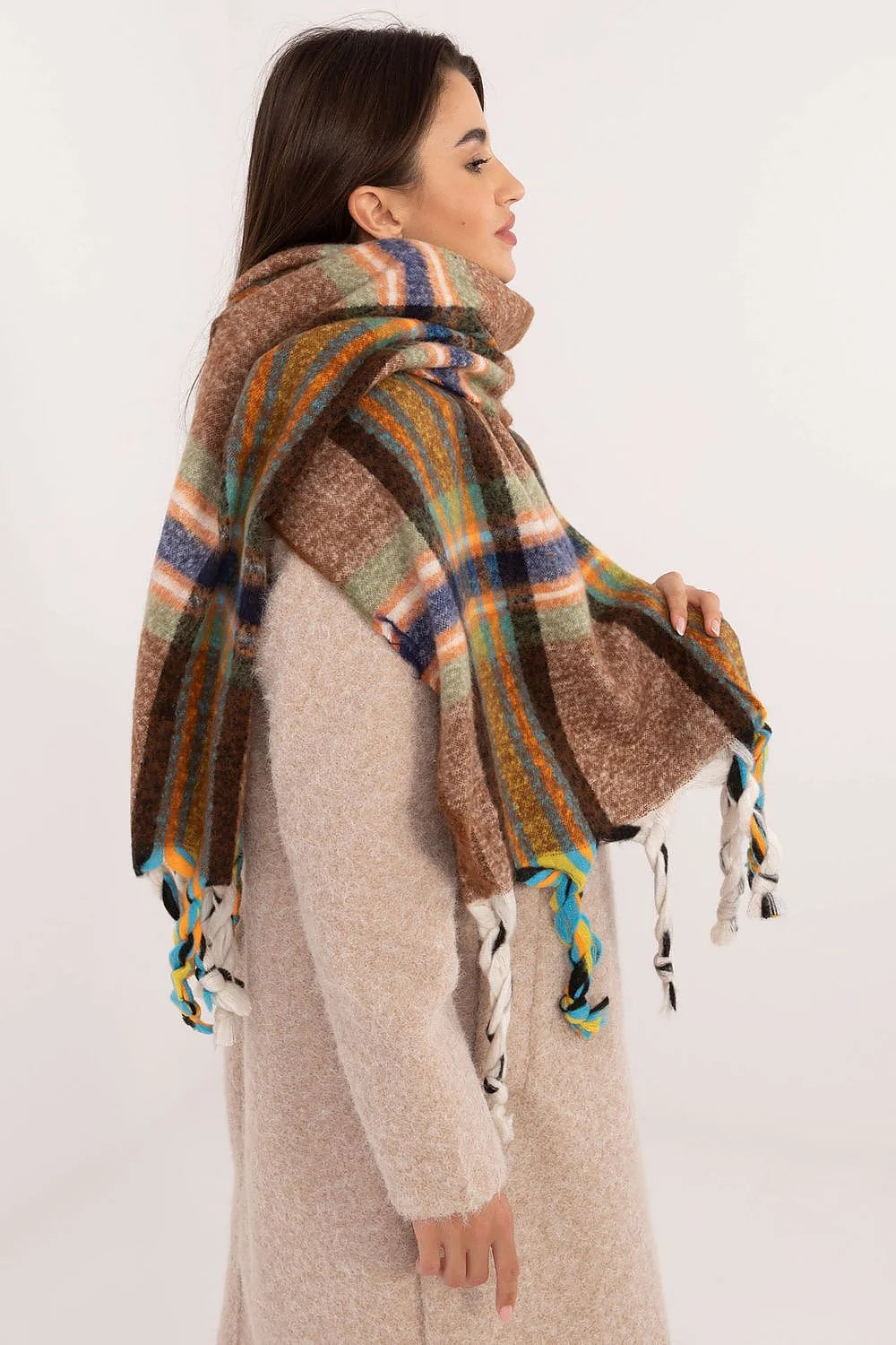 Ensemble vêtements femmes manteau laine écharpe tartan automne hiver beige carreaux multicolore style moderne fonctionnalité