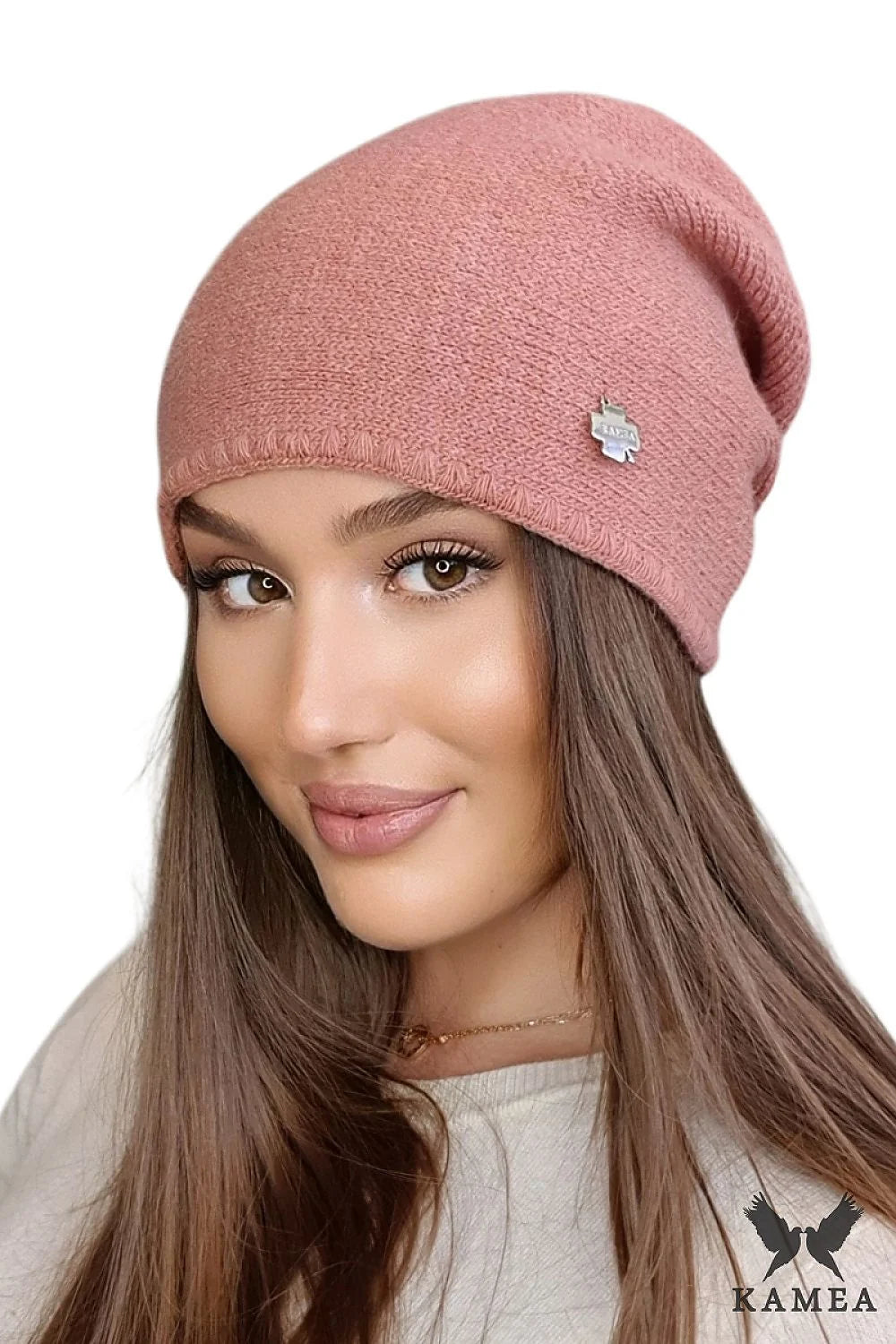 Bonnet pour femme style casual chic couleur corail matelassé métal laine alpaga viscose hypoallergénique coupe slouchy finitions ourlet côtelé