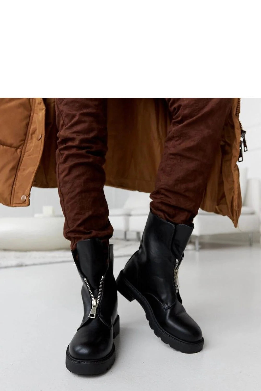 Bottes Chelsea pour femme style moderne tige haute cuir noir fermeture éclair semelle caoutchouc confortable élégance casual
