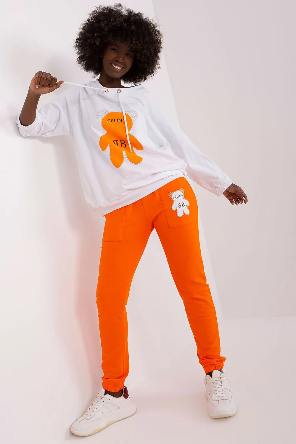 Ensemble sportif pour femme deux pièces sweatshirt hooded joggers motifs ours coton élasthanne confortable style décontracté occasion quotidienne