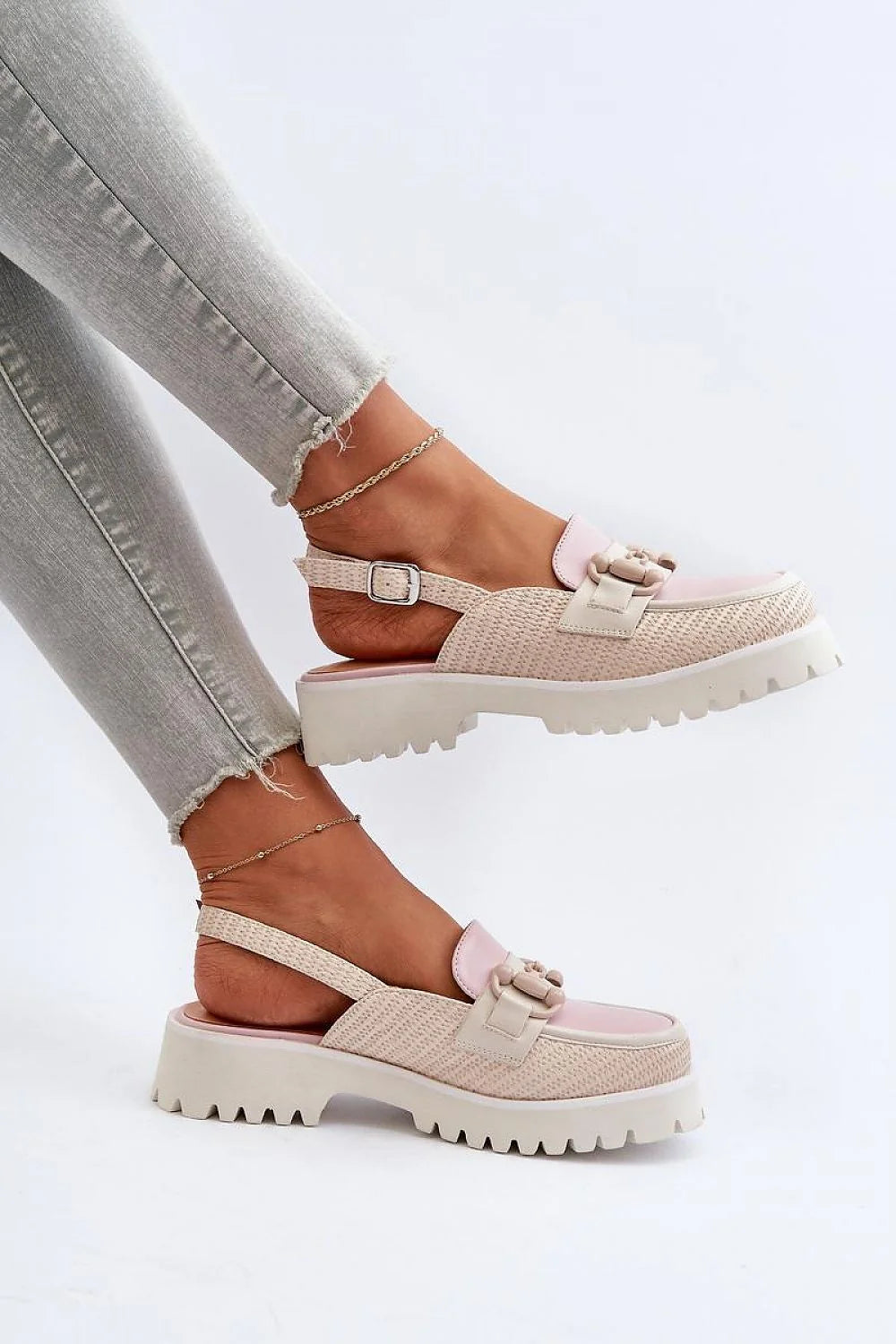 Sandales compensées design audacieux cuir artificiel ornement perlé beige rose crème femmes