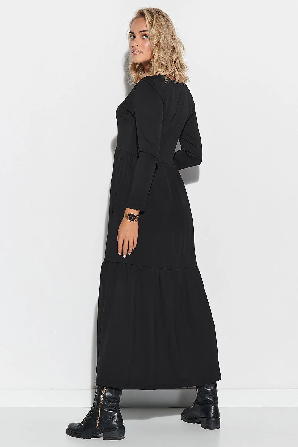 Robe longue élégante Makadamia en tissu noir confortable manches longues col V pour femmes modernes