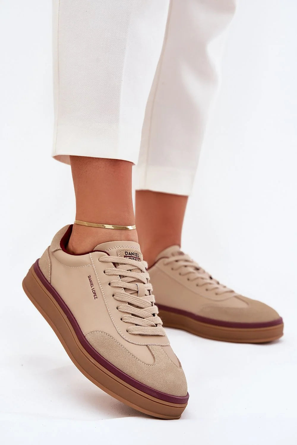 Chaussures de sport féminines en cuir et daim style casual chic couleur beige bordeaux confort maximal design moderne