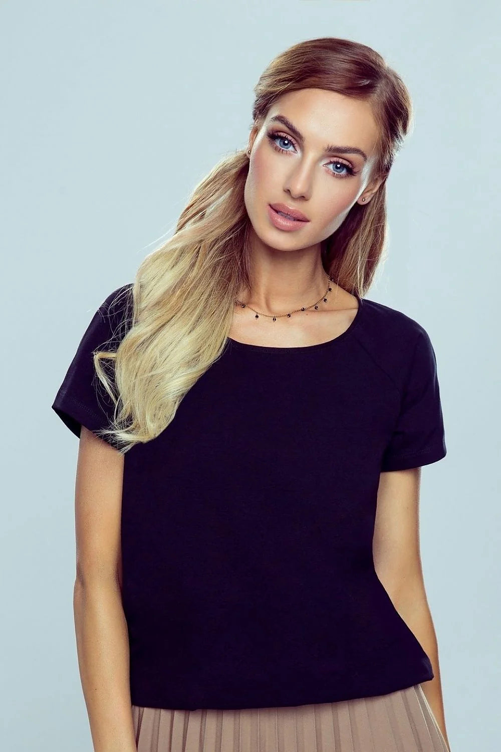 Chemisier femme en viscose élasthanne élégant casual chic manches courtes col rond dos nu