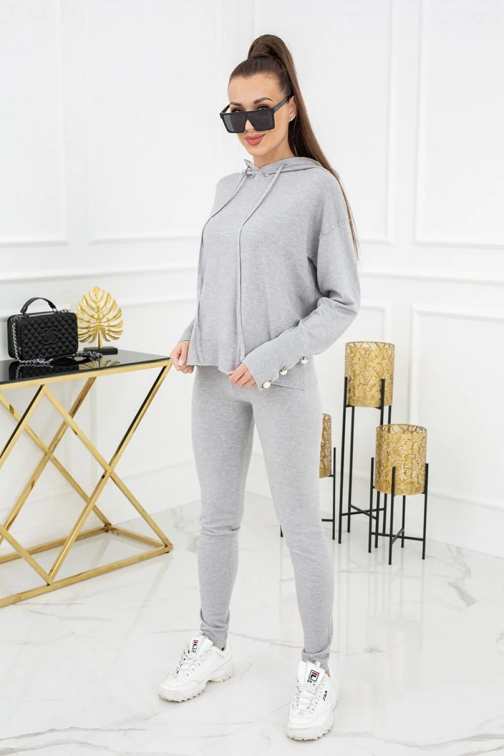 Ensemble survêtement coton design moderne confort ultime capuche boutons décoratifs gris tenue décontractée sport