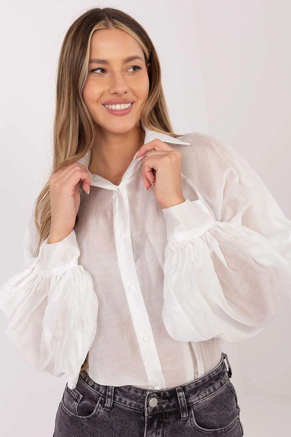 chemise femme blanche semi transparente col classique manches longues bouffantes coupe fluide tencel polyester légère brillante élégante boutonnage central