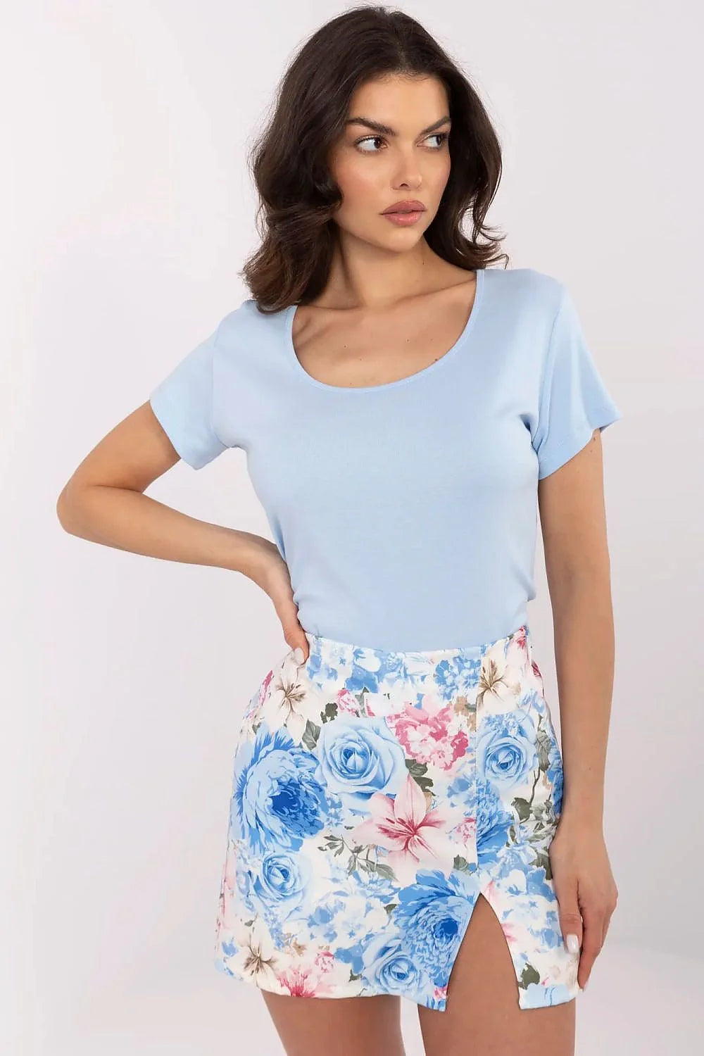 T-shirt féminin ajusté style décontracté manches courtes en coton élasthanne bleu clair polyvalent pour quotidien
