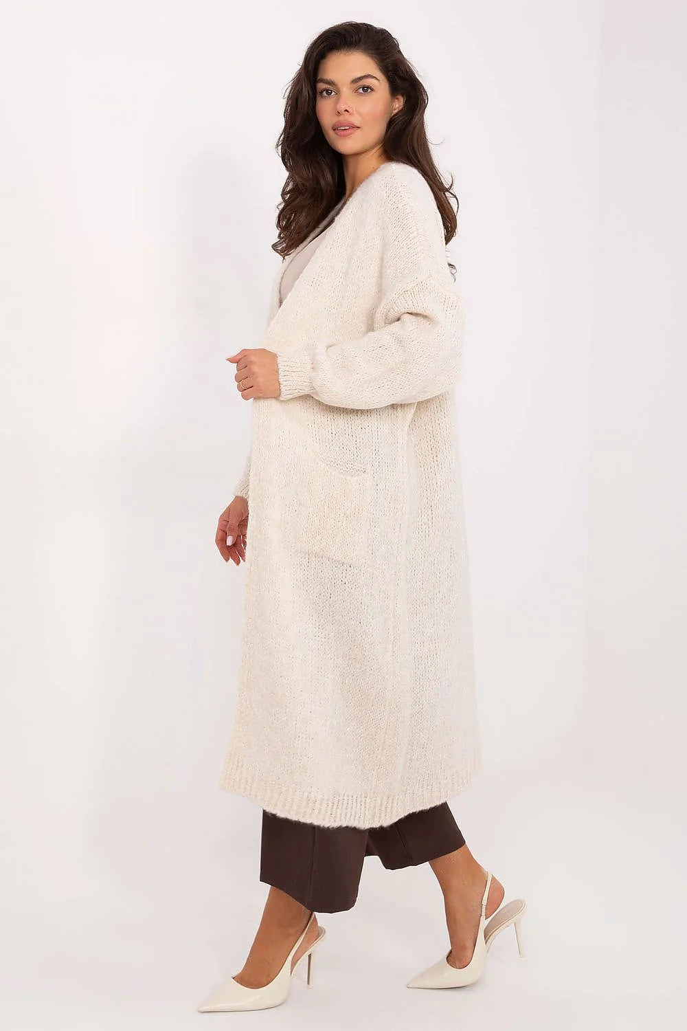 cardigan long femme oversize ouvert ivoire maille moelleuse duveteuse coupe droite épaules tombantes bords côtelés poches plaquées manches longues