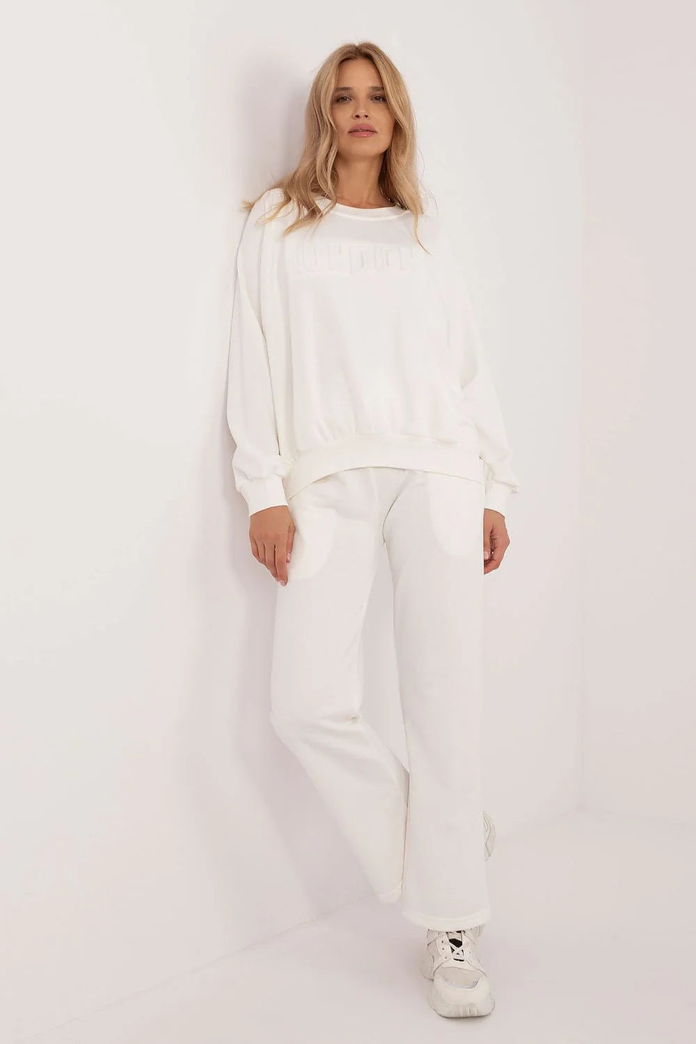 ensemble casual femme blanc oversize molleton sweatshirt manches longues col rond pantalon droit taille élastique bordcôtes minimaliste confortable