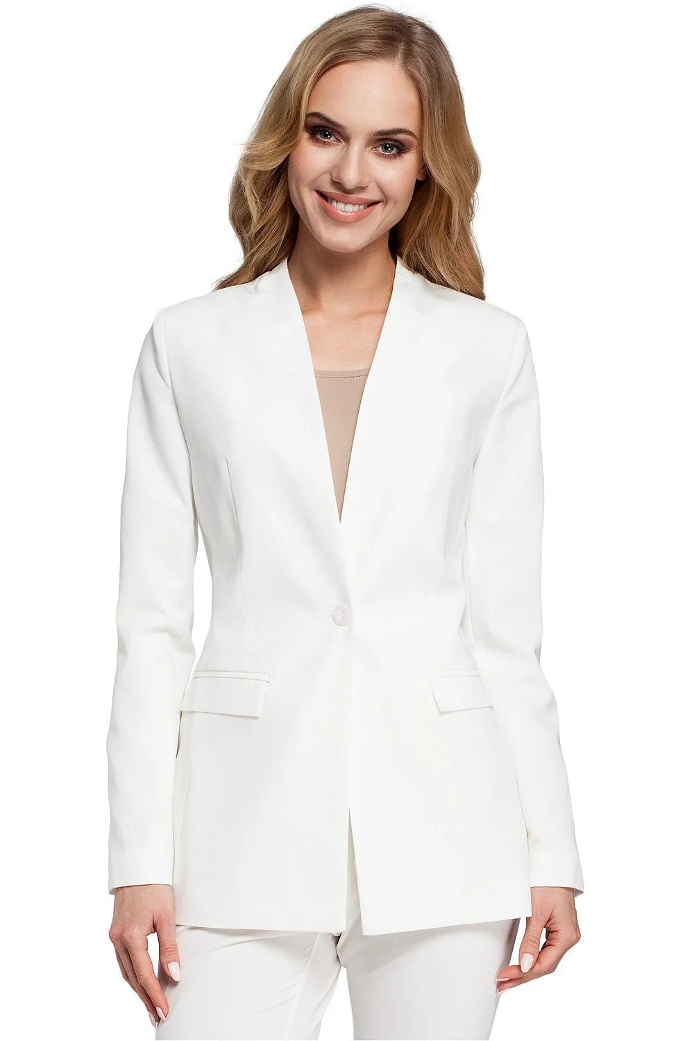 Blazer femme ajusté en tissu bleu marine élégant pour un style professionnel et chic