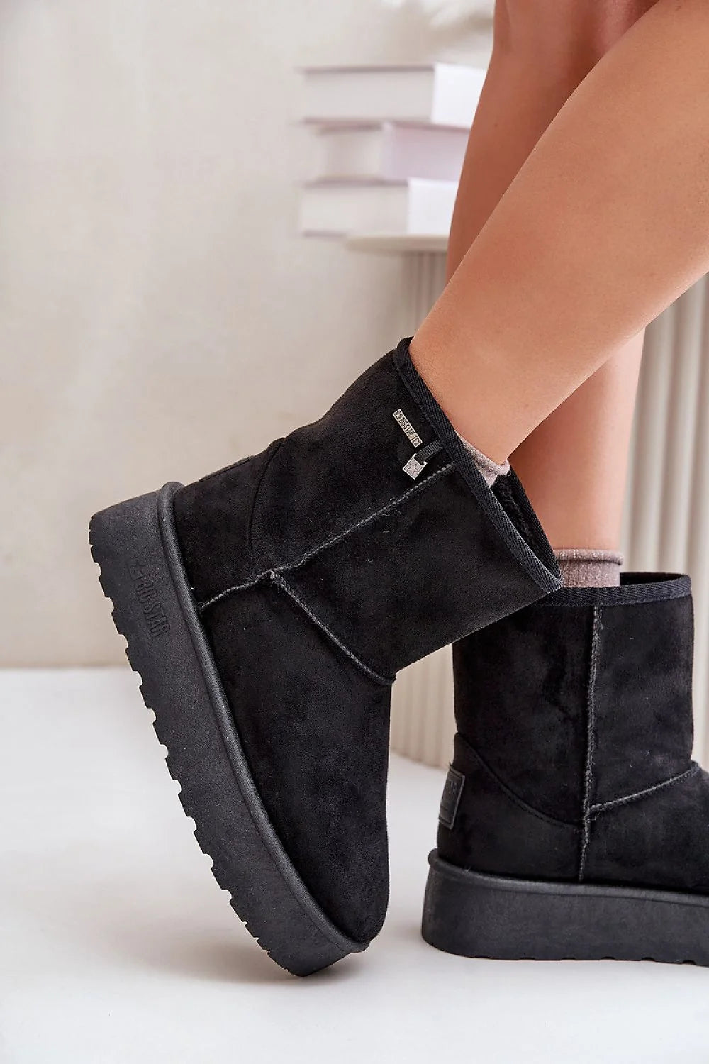 Bottines en suède noir style casual confort semelle épaisse hiver femmes mode chic décontracté
