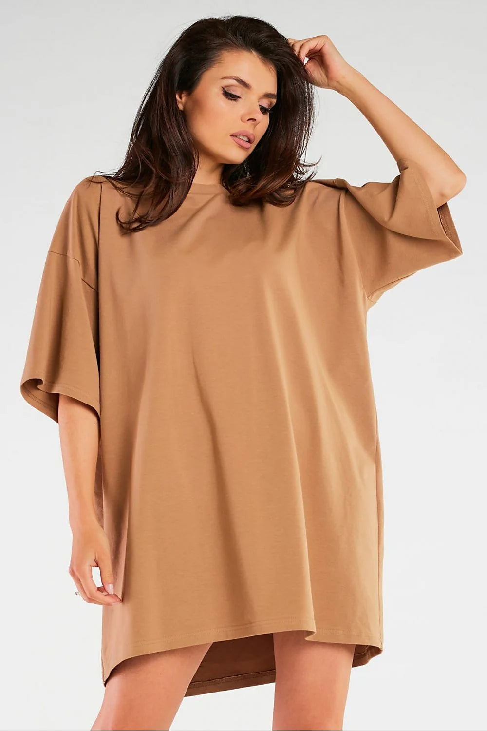robe tunique oversize camel coupe droite ample ourlet asymetrique dos manches mi longues col rond jersey coton lycra confortable Pologne