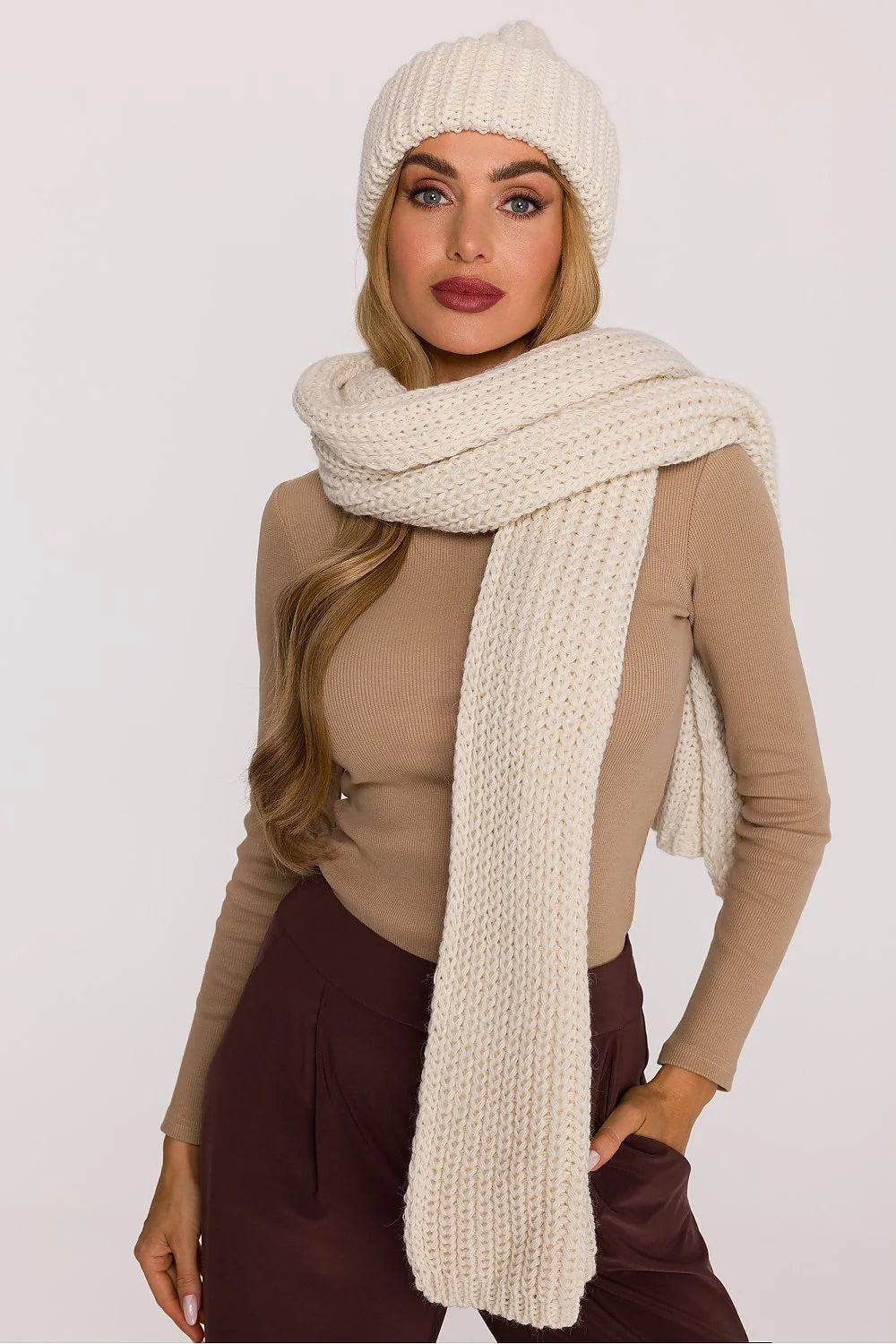 châle long foulard rectangulaire grosse maille côtelée ivoire crème moelleuse épaisse chaleureuse enveloppant large polyvalent cosy