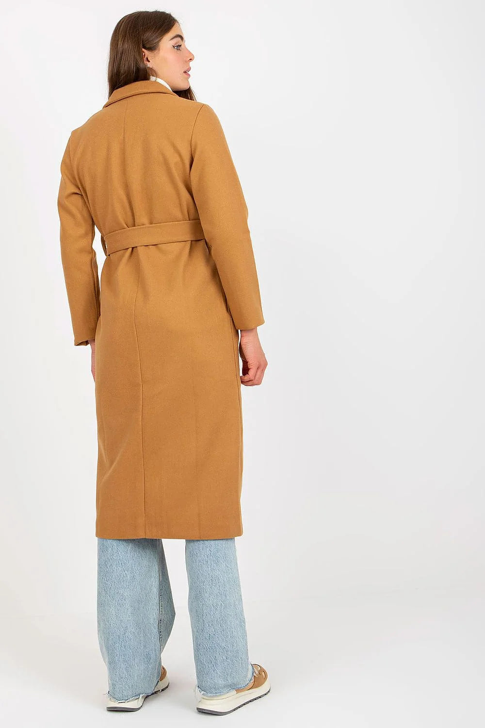manteau camel midi ceinturé ajustable col tailleur manches longues coupe droite laineux mat épais poches latérales