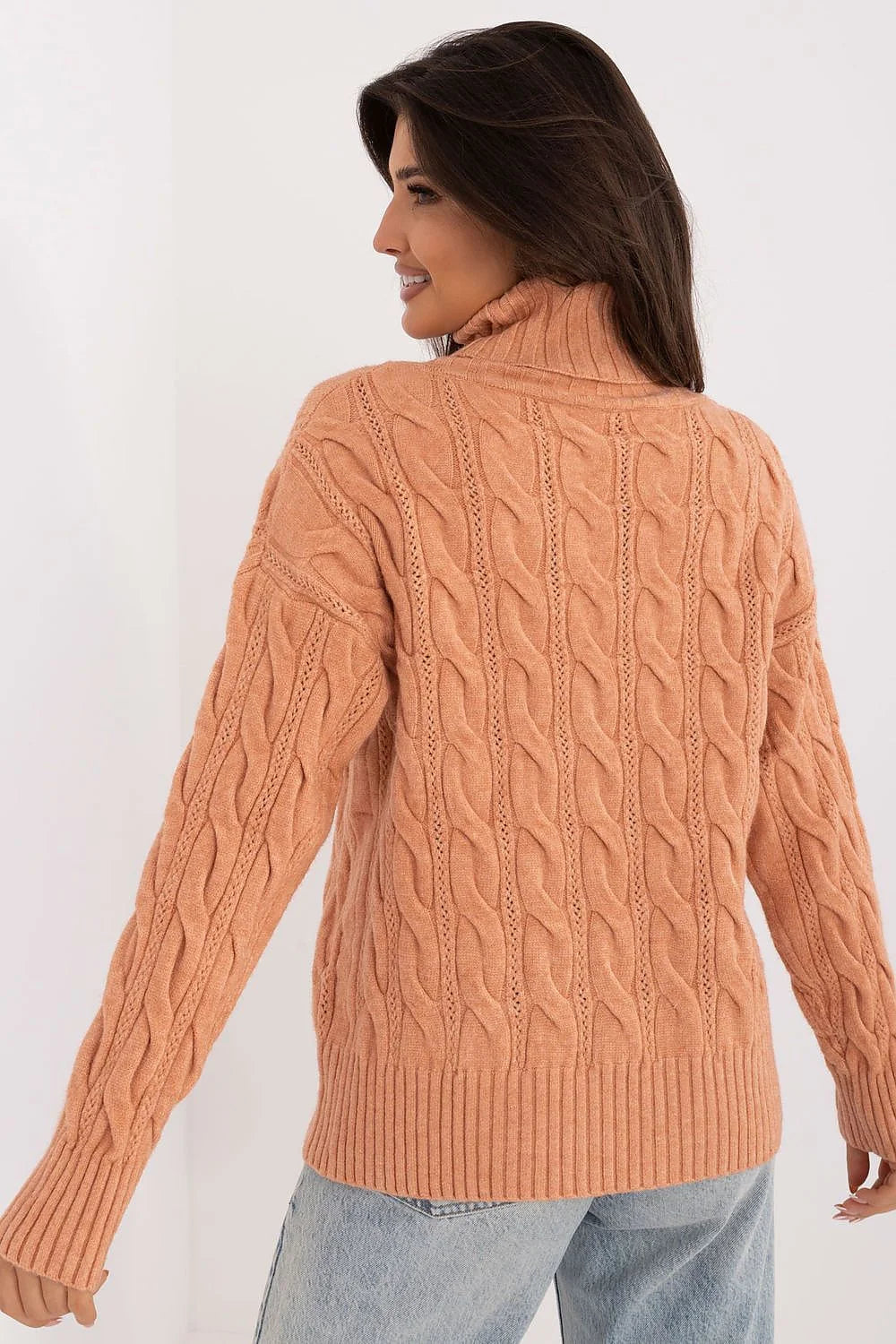 Pull col roulé maille torsadée femme couleur pêche manches longues maille douce et chaude matières mixtes acrylique polyester polyamide coupe ample épaules tombantes