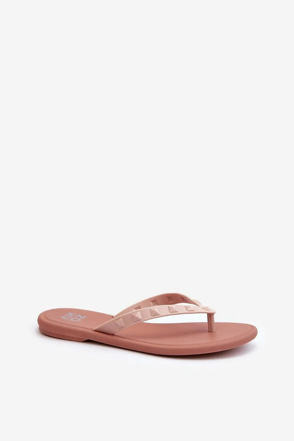 Tongs pour femmes style classique audacieux détails clous pyramidaux semelle rose doux bride beige clair matériau plastique végétalien hypoallergénique