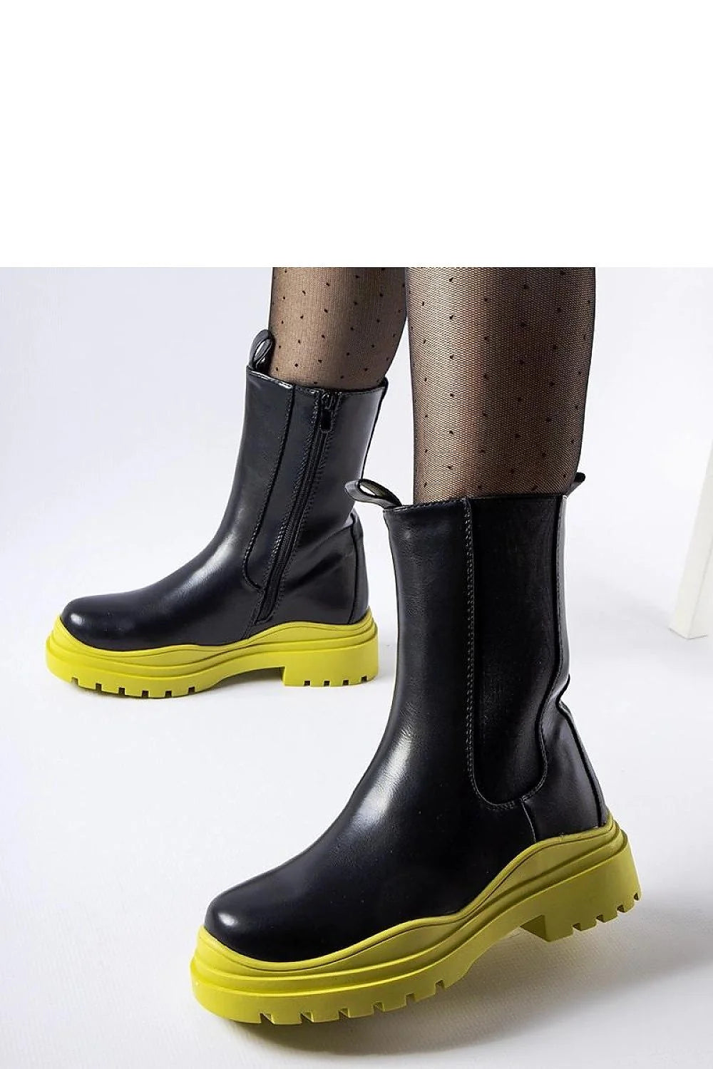 Bottes pour femmes design moderne audacieux style Chelsea cuir noir semelle jaune vif confort plateau talon femmes