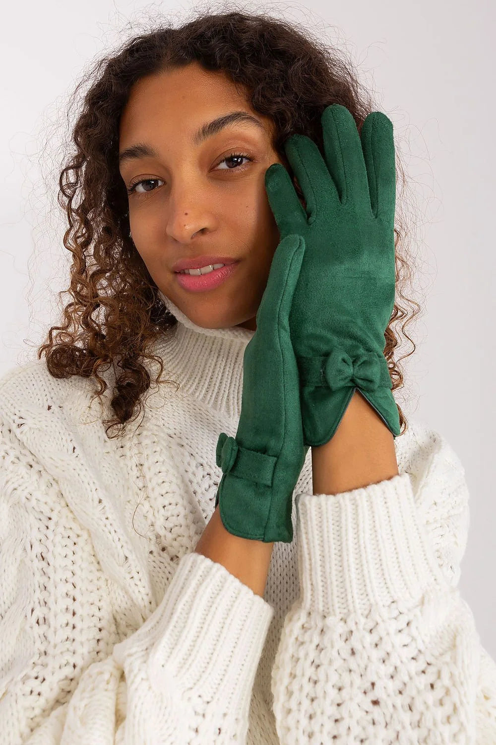 Gants élégants pour femmes en tissu doux, design classique, couleur verte automnale, broderie délicate, finition en nœud, coupe ajustée