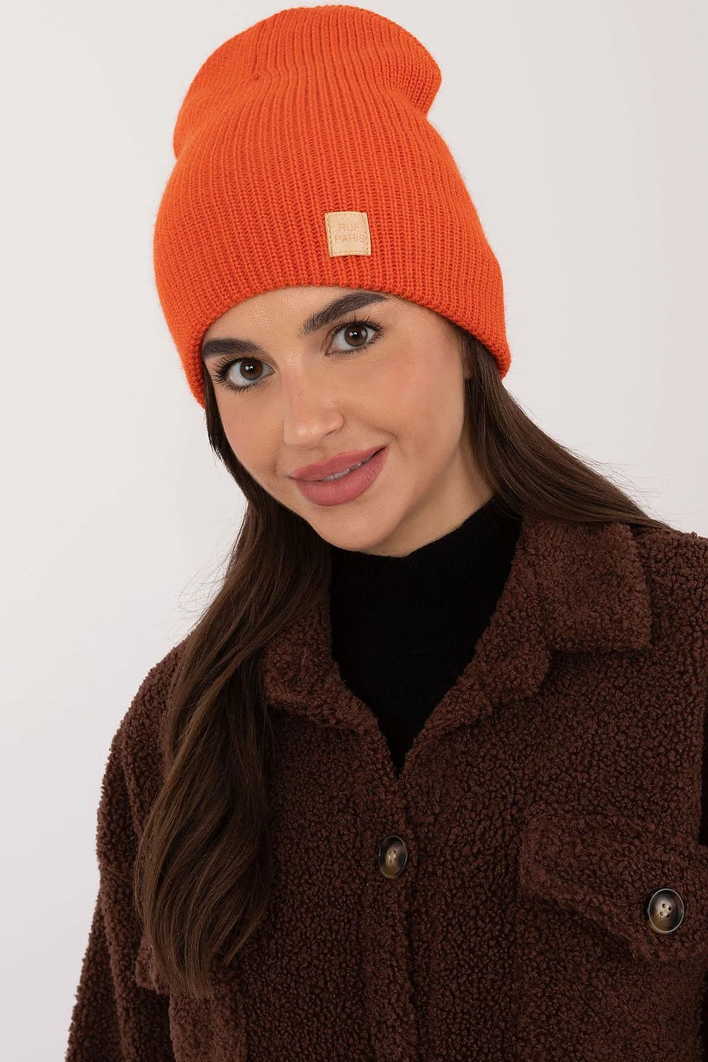 Bonnet Rue Paris mode femme couleur vive design intemporel acrylique doux coupe slouchy écusson discret