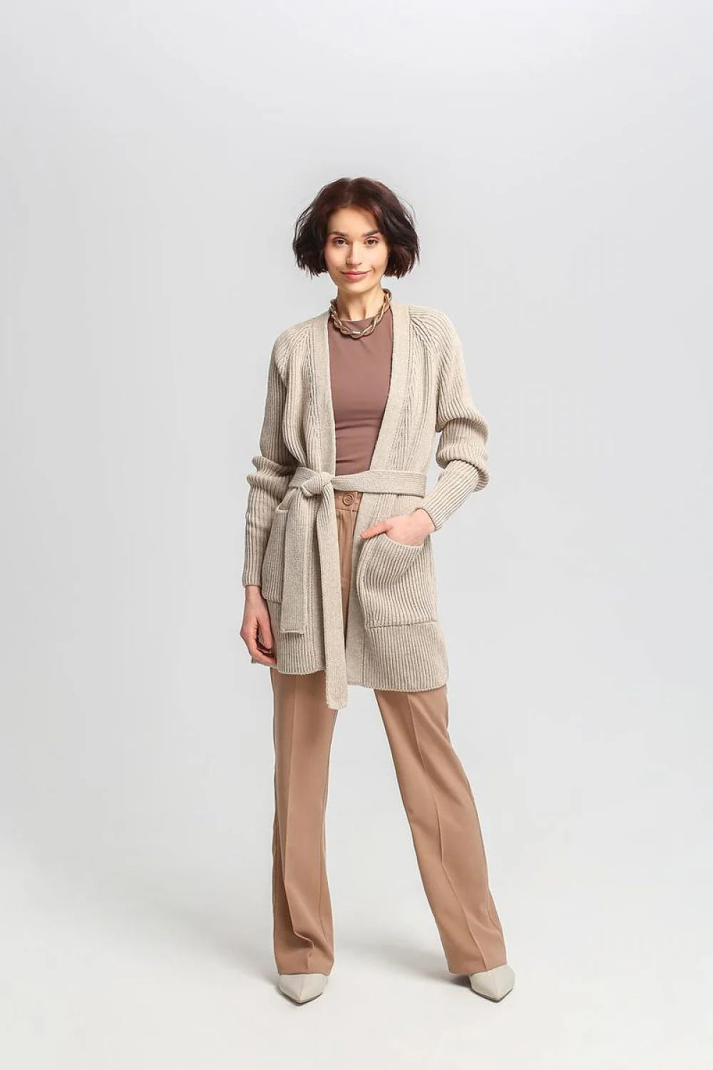 Cardigan féminin long en tricot côtelé beige manches longues poches ceinture à nouer Acrylique 90 % laine 10 % mode élégante pour femmes