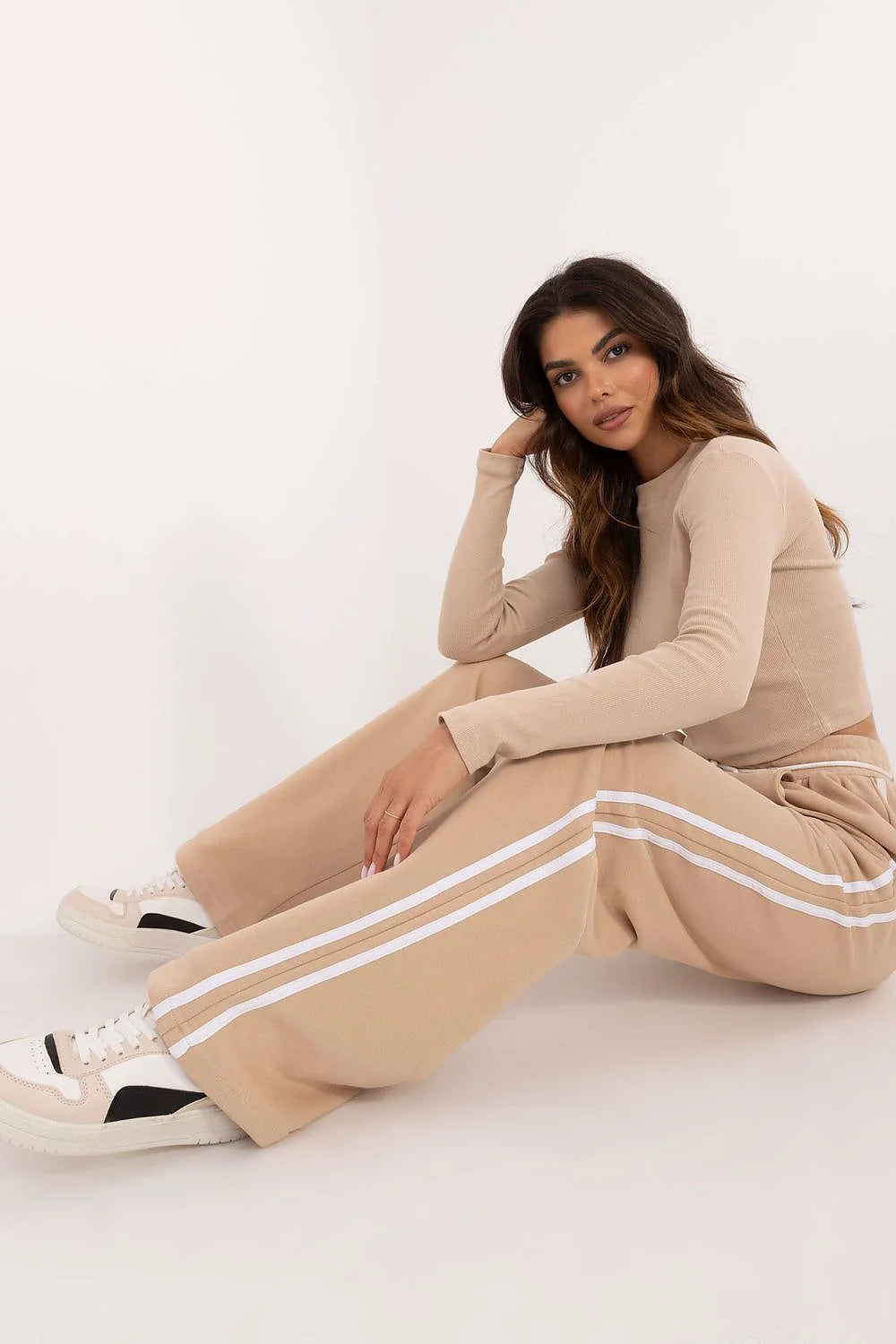 Ensemble femme style décontracté sportif coton élasthanne beige manches longues taille haute pantalon large