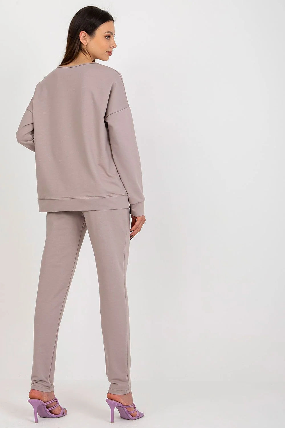 ensemble survêtement femme lounge sweat oversize henley col rond boutonnage pression manches longues poches plaquées pantalon slim chevillé