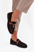 mocassins femme suédine écologique noir passepoil bride cuir marron boucle dorée bout arrondi semelle plate caoutchouc antidérapante surpiqûres