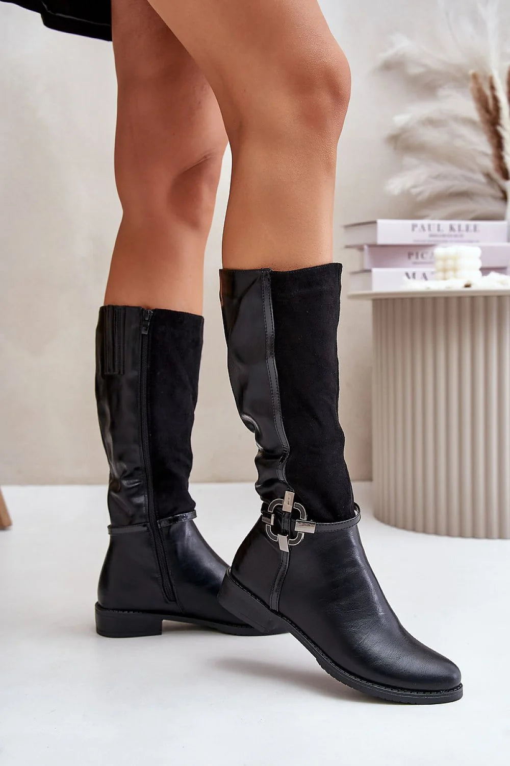 Bottes mi-mollet en cuir suédine noir chic boucle zippées élégantes confort moderne femme