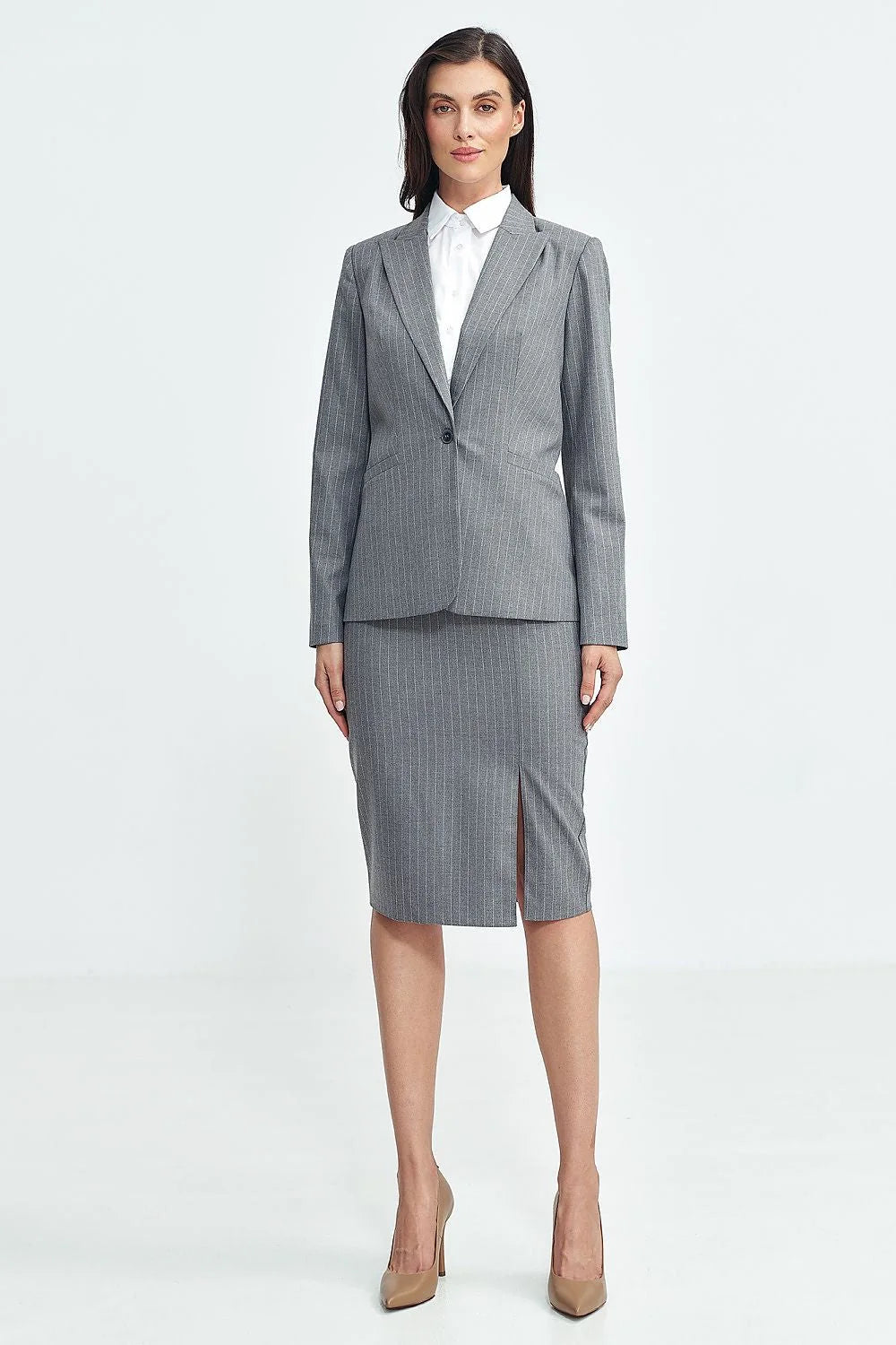 Tailleur femme blazer veste jupe classique rayures gris épaules structurées fermeture unique bouton Business sophistiqué modern