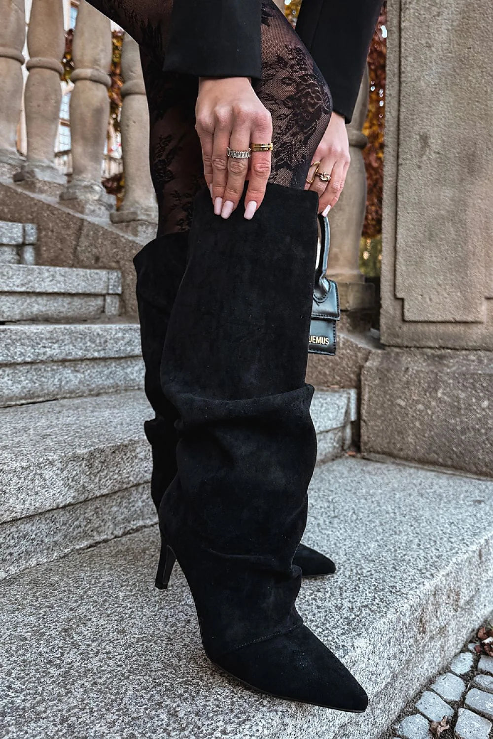 bottes hautes talon aiguille bout pointu suède écologique noir tige froncée ample fourrure doublée chaude enfiler élégante féminine