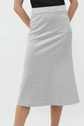 Jupe midi tricot fin motif chevrons évasée élégante gris clair taille haute classique intemporelle