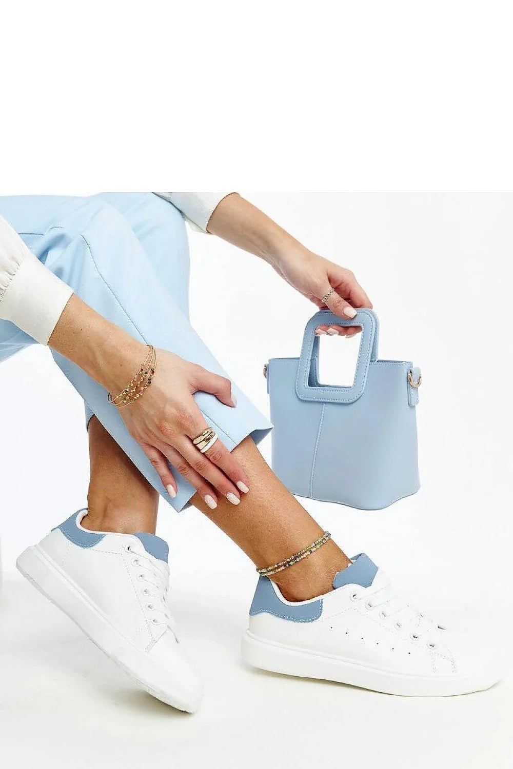 baskets Solea blanches bleu pastel cuir synthétique basses perforées lacets blancs semelle plateforme légère confortable respirante estivale polyvalente