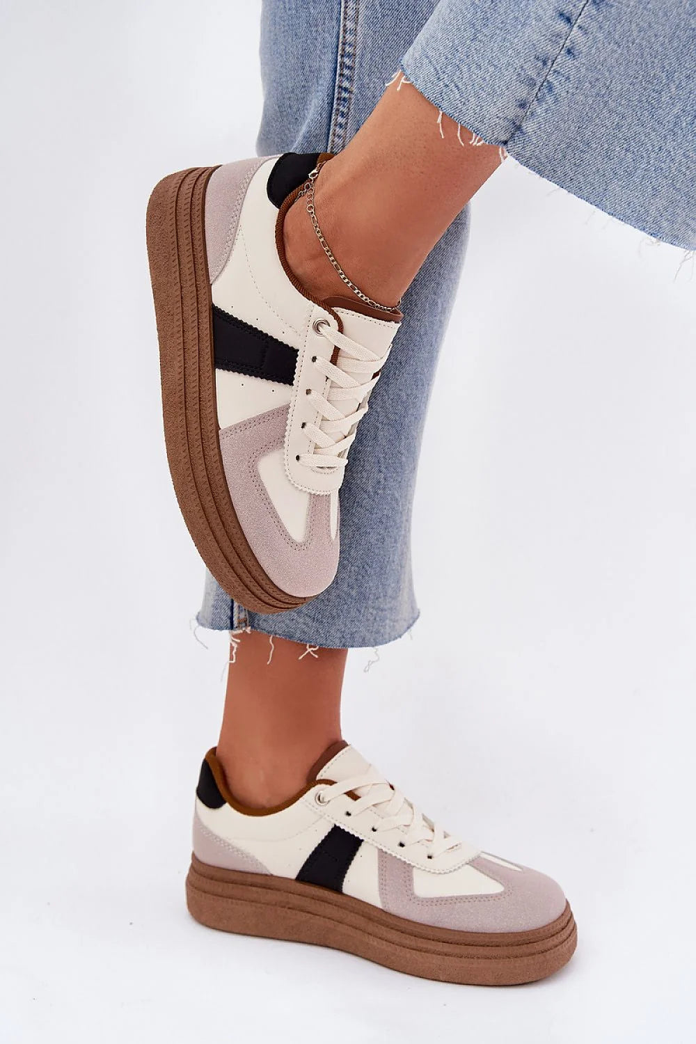 Chaussures de sport modernes pour femmes, design décontracté, cuir et daim, semelle surélevée, confort tout au long de la journée, style urbain, occasion quotidienne, amorti optimal, maintien des pieds