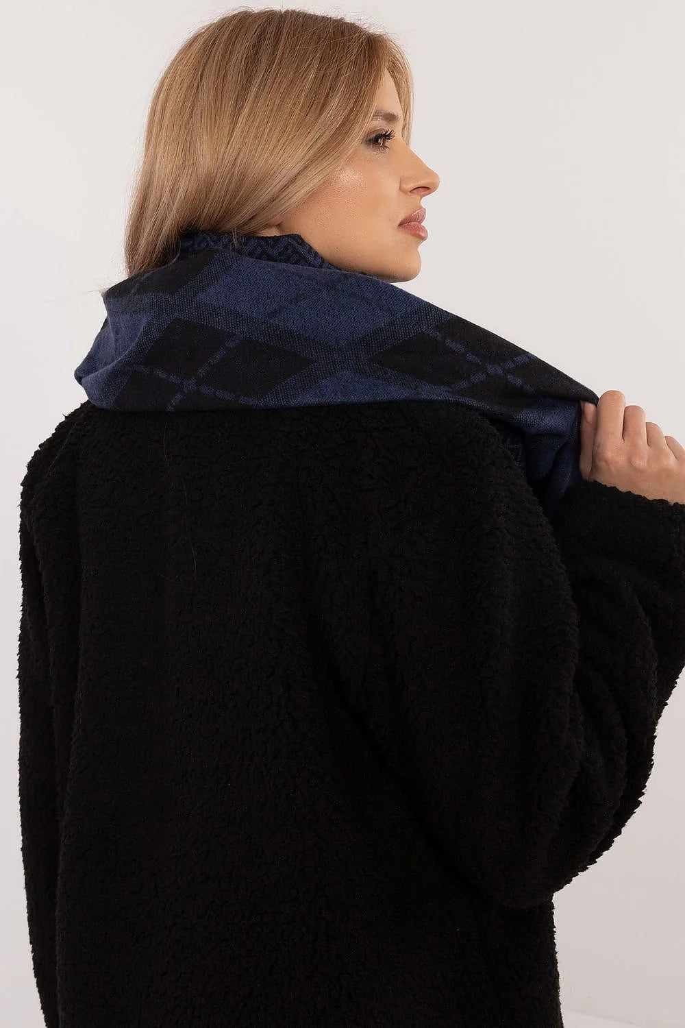 Foulard élégant en viscose motif géométrique losangé bleu marine et noir, large, doux, pour femmes